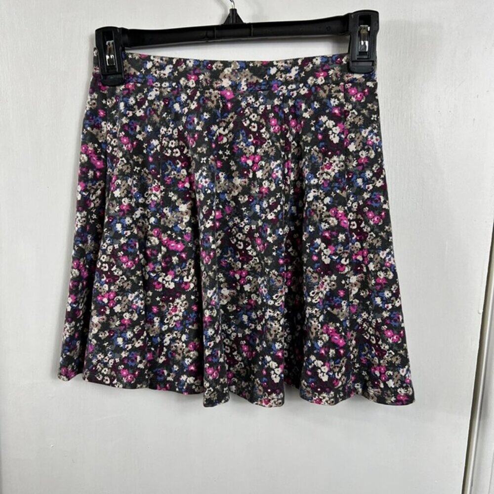 American Eagle Gray Floral Skater Skirt | Button Front Detail | Stretch Cotton B - Picture 5 of 7